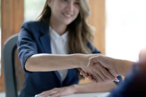 Cómo emprender con experiencia en ventas y convertir tus resultados en un negocio propio 